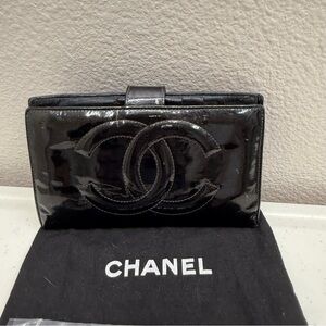CHANEL Patent Leather Long wallet Black Gorgeous